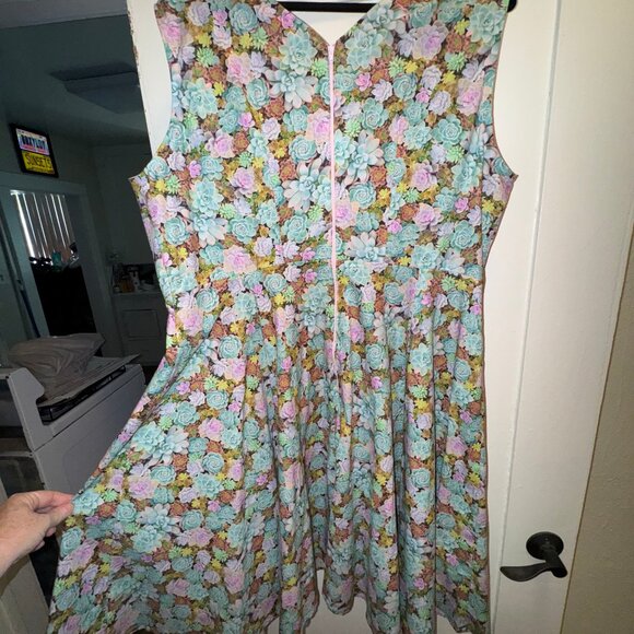 Vivacious Vixen Apparel - Tiffany Dress in Pastel Cactus (Size 3X) - Picture 3 of 6